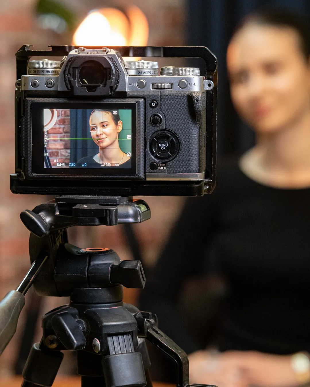 Nagrywanie materiału filmowego aparatem podczas zajęć foto-wideo